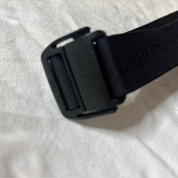 lululemon athletica Black everywhere Belt Bag - Picture 4 of 6